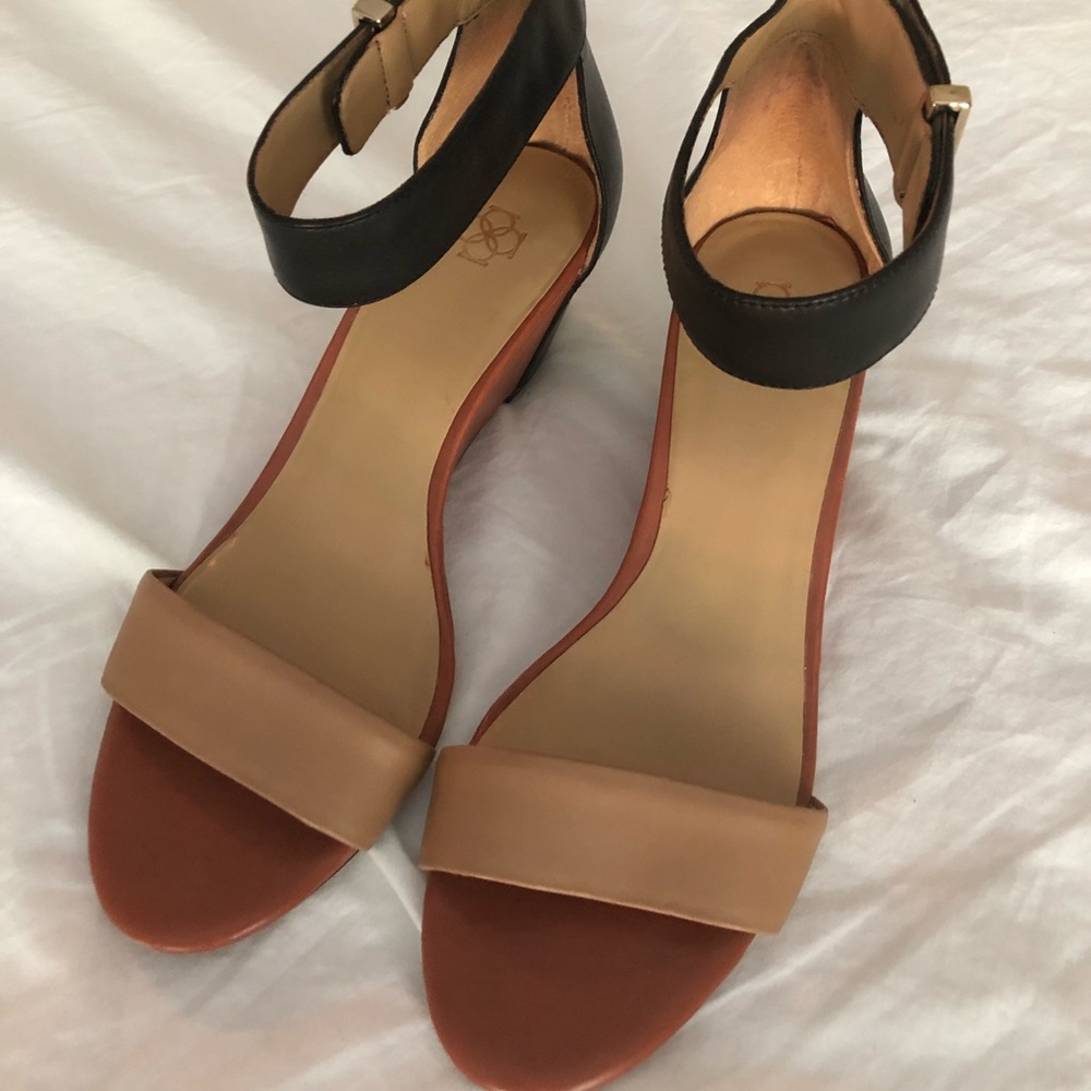 Ann Taylor Black and Tan Leather Wedges